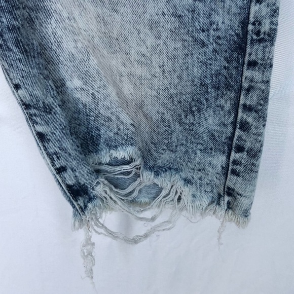 Forever 21 Acid Wash Distressed Jean Shorts - Picture 4 of 11